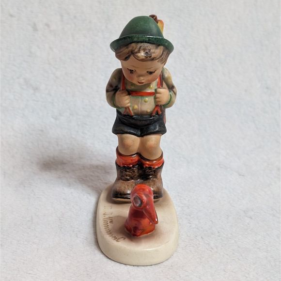 Antique M.J. Hummel Sensitive Hunter Figurine 6/0 Crown Mark Incised TMK-1 - Picture 2 of 3